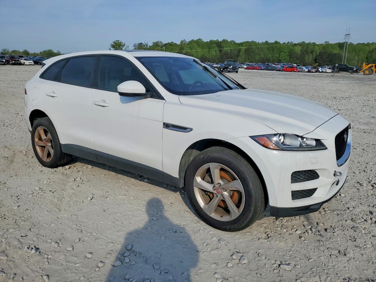 2017 Jaguar F-Pace Premium - Image 4