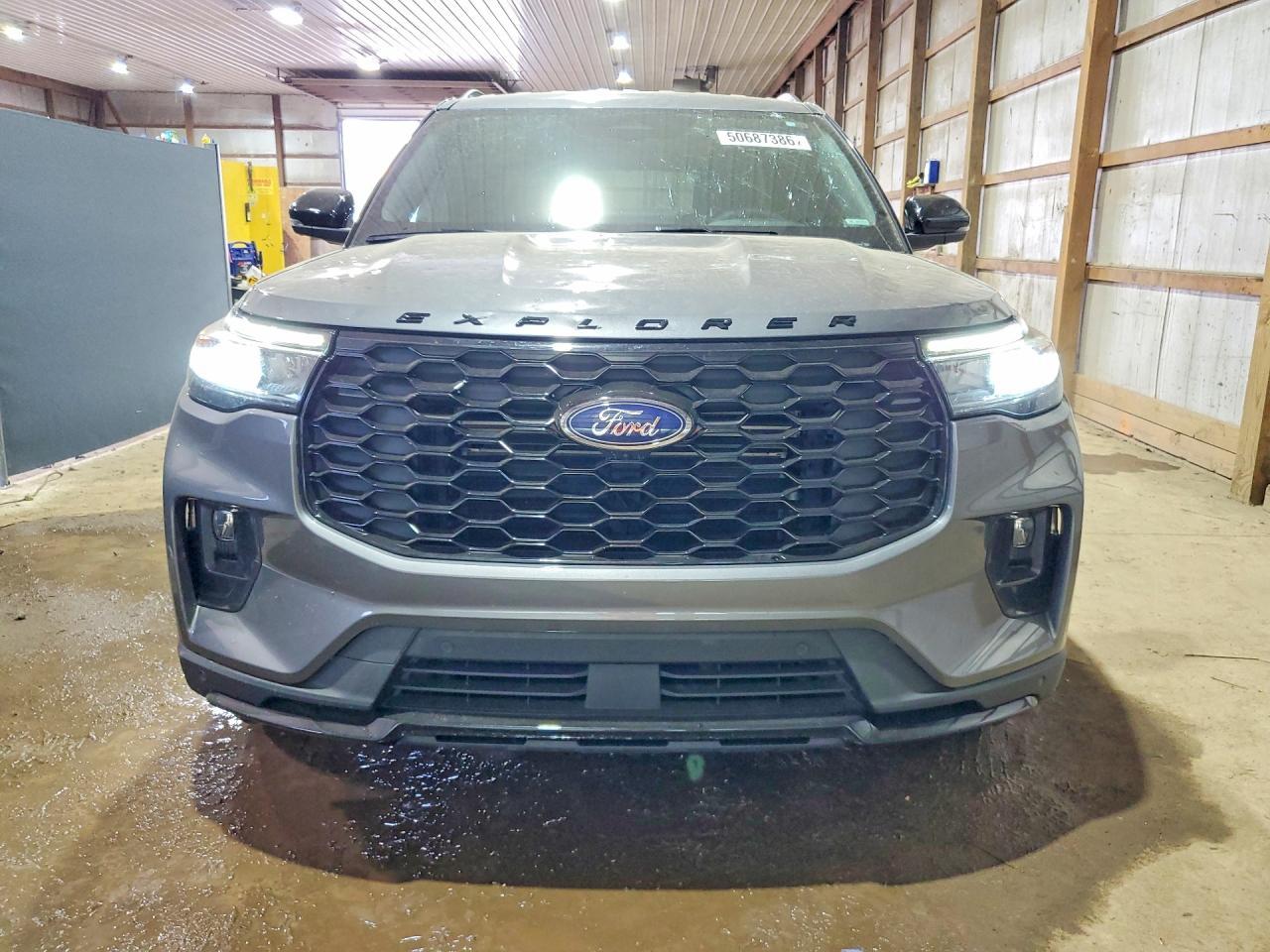 2025 Ford Explorer St-Line - Image 5