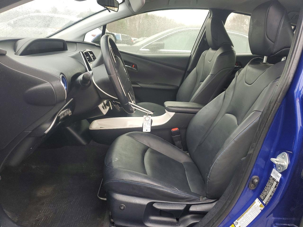 2016 Toyota Prius Three Touring - Image 7