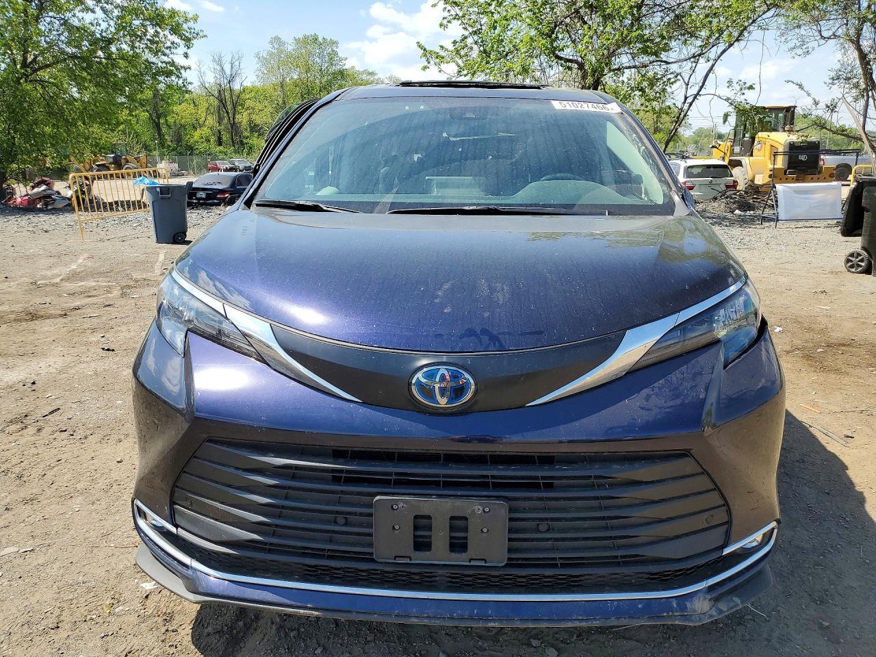 2024 Toyota Sienna Xle 7-Passenger - Image 5
