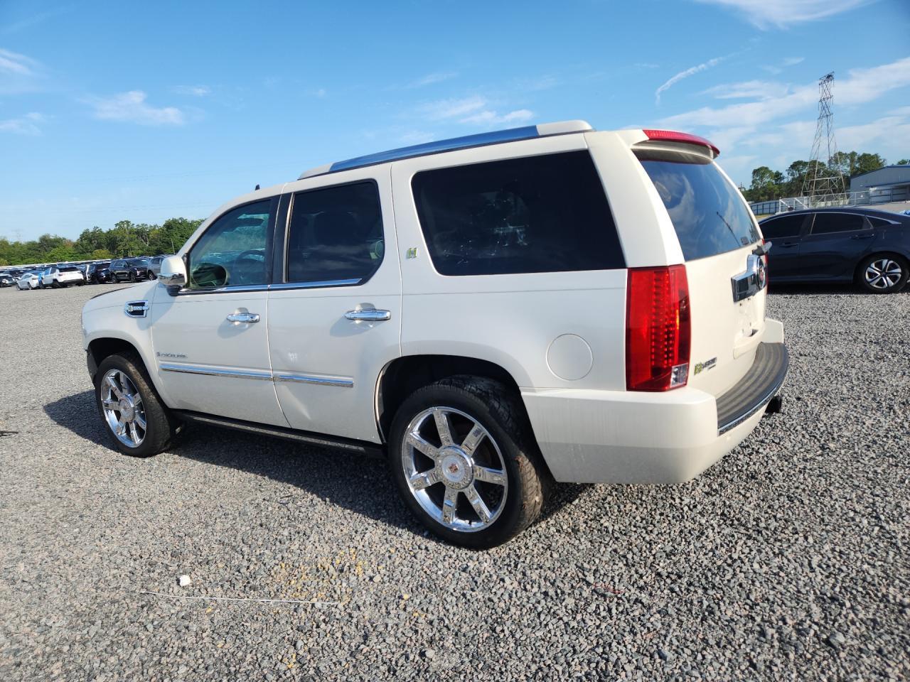 2009 Cadillac Escalade Hybrid - Image 2