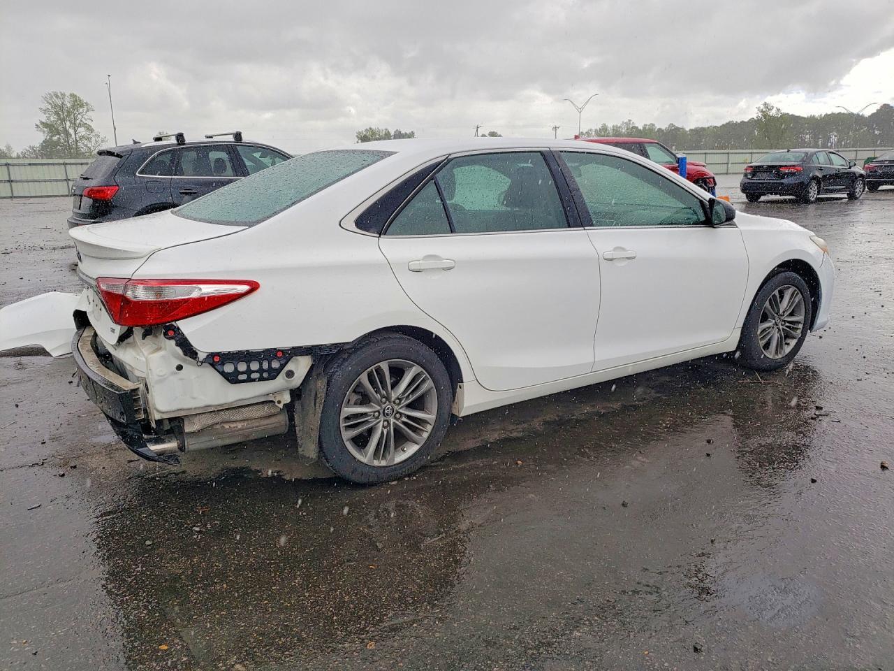 2017 Toyota Camry Se - Фото 3