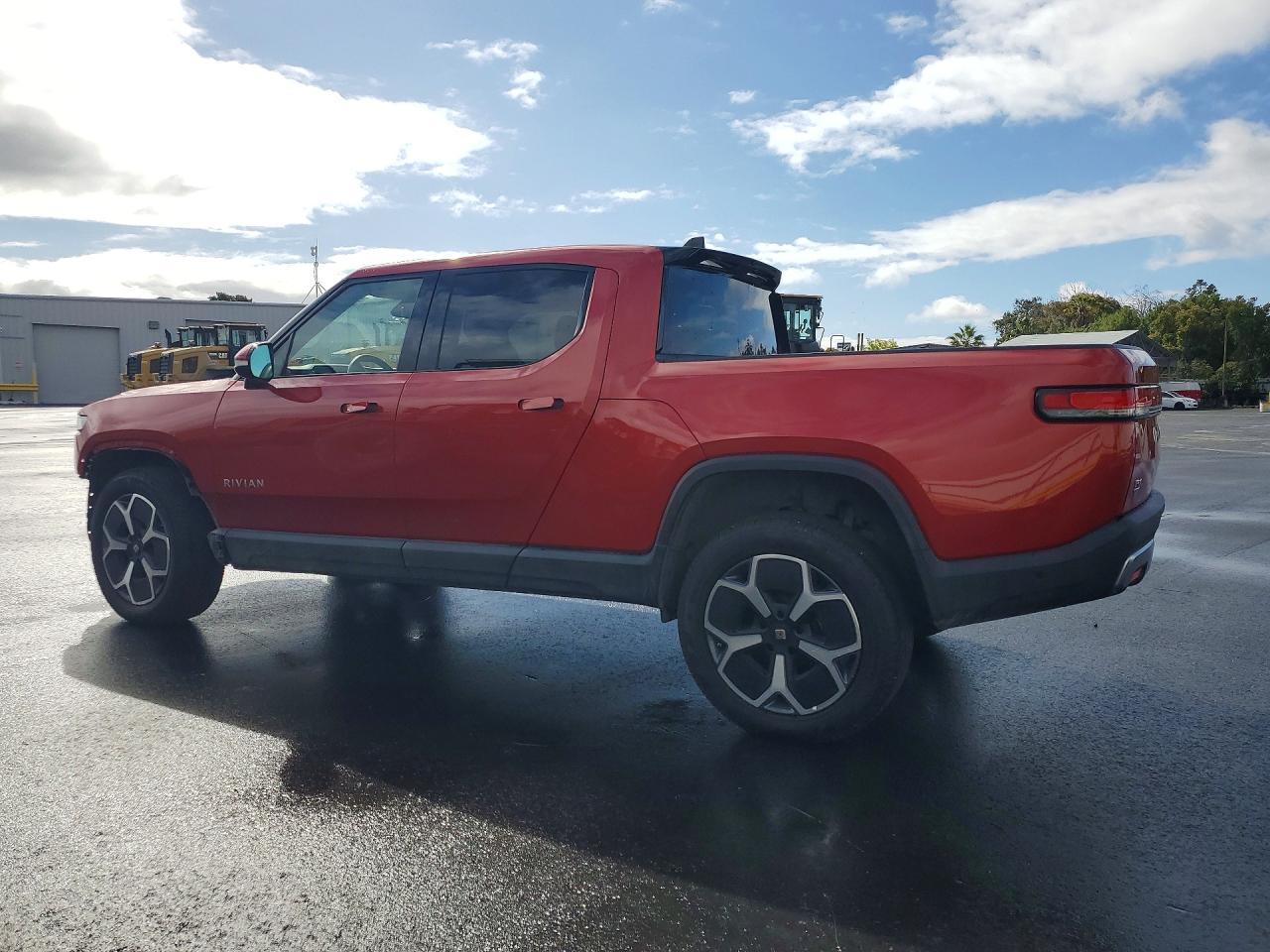 2023 Rivian R1T Adventure - Image 2