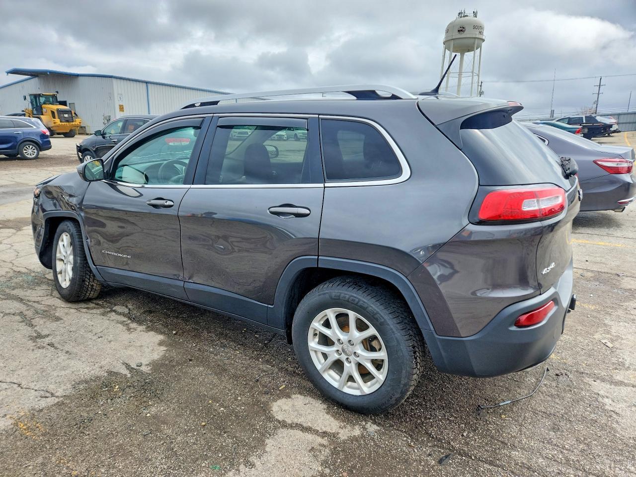 2015 Jeep Cherokee Latitude - Image 2