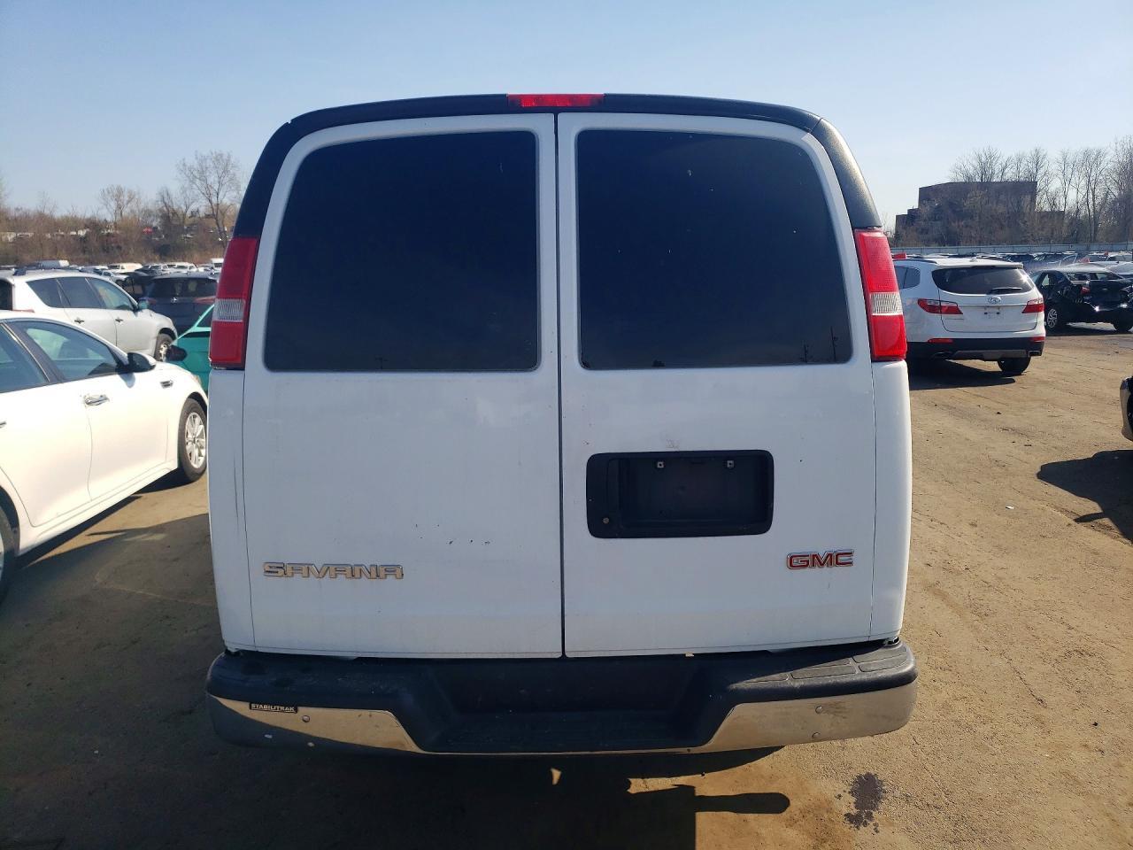 2016 GMC Savana G2500 - Фото 6