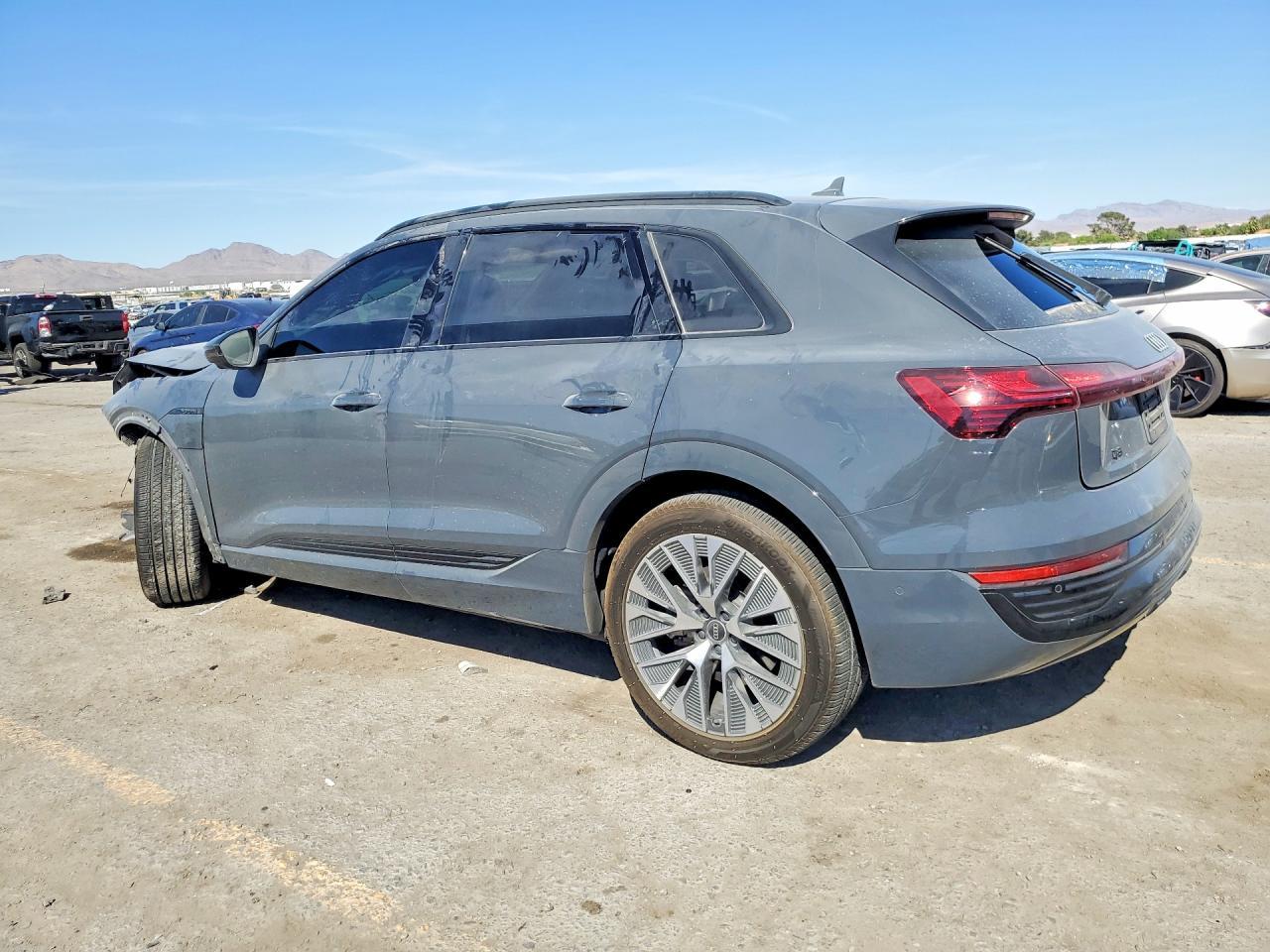 2024 Audi Q8 E-Tron - Фото 2