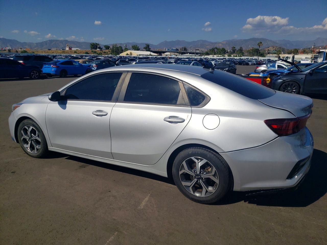 2019 Kia Forte Lxs - Image 2