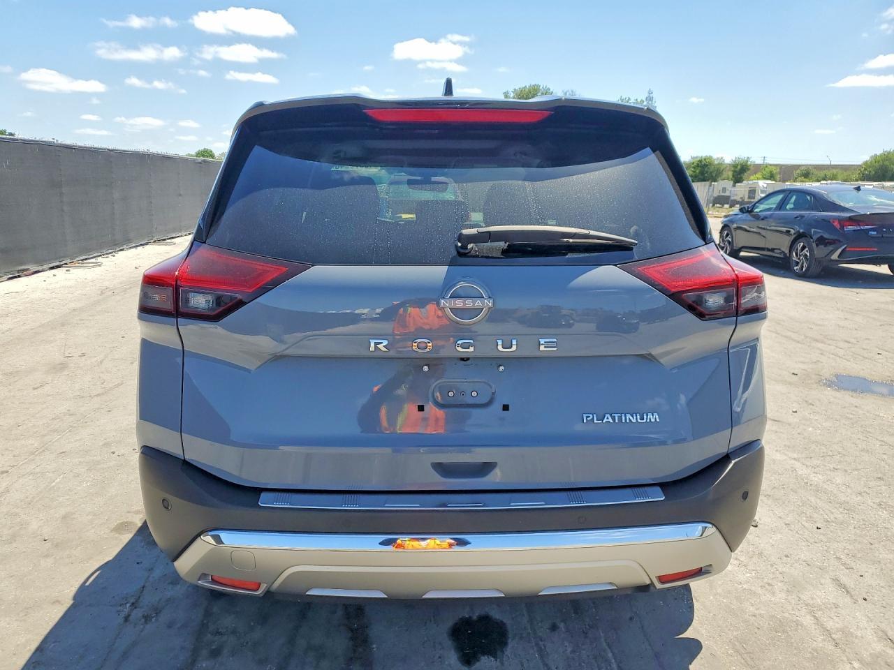 2023 Nissan Rogue Platinum - Image 6