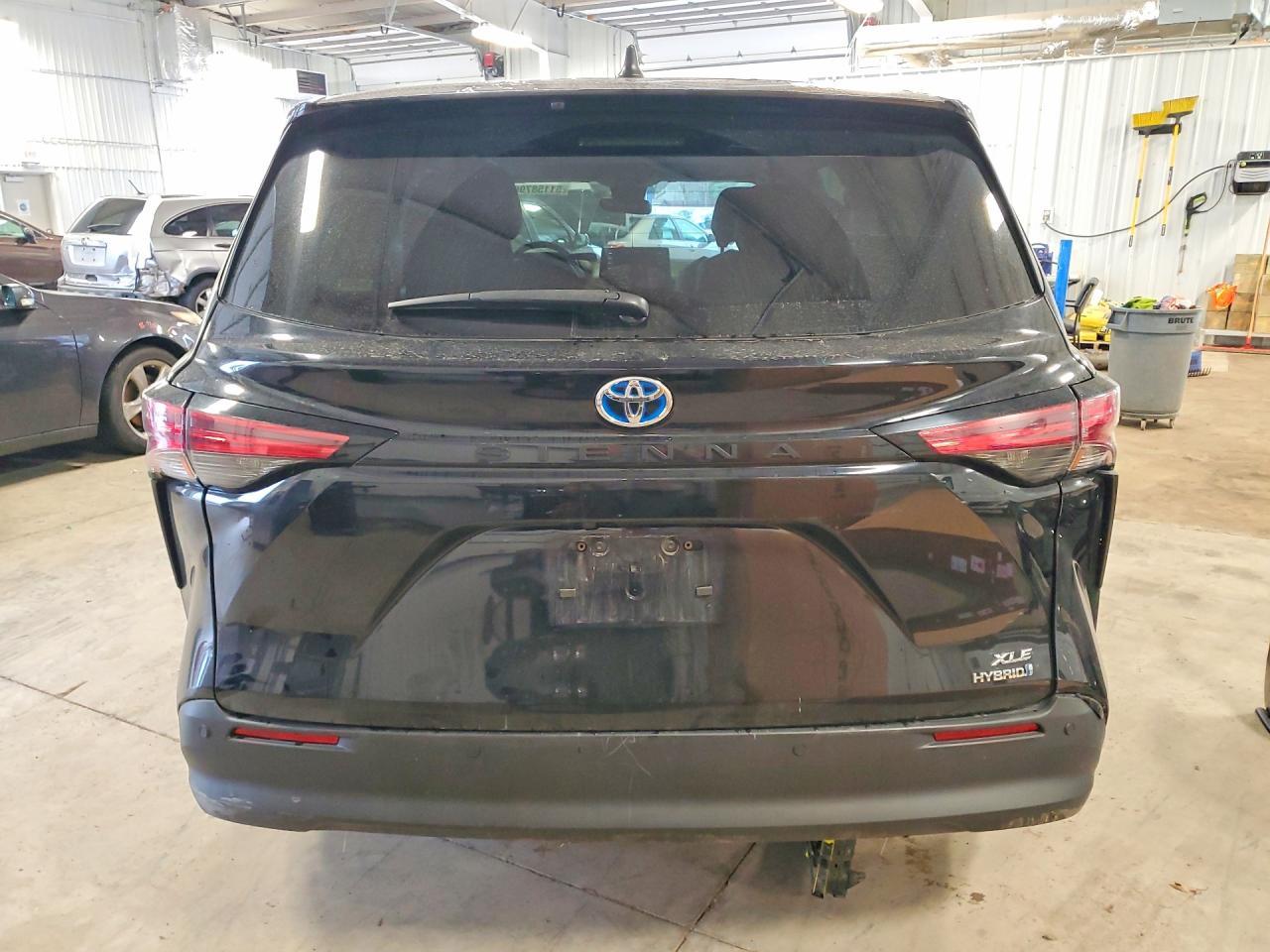 2022 Toyota Sienna Xle - Image 6