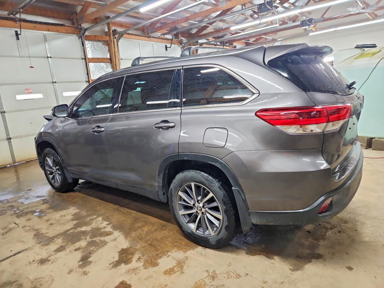 2019 Toyota Highlander Xle - Фото 2