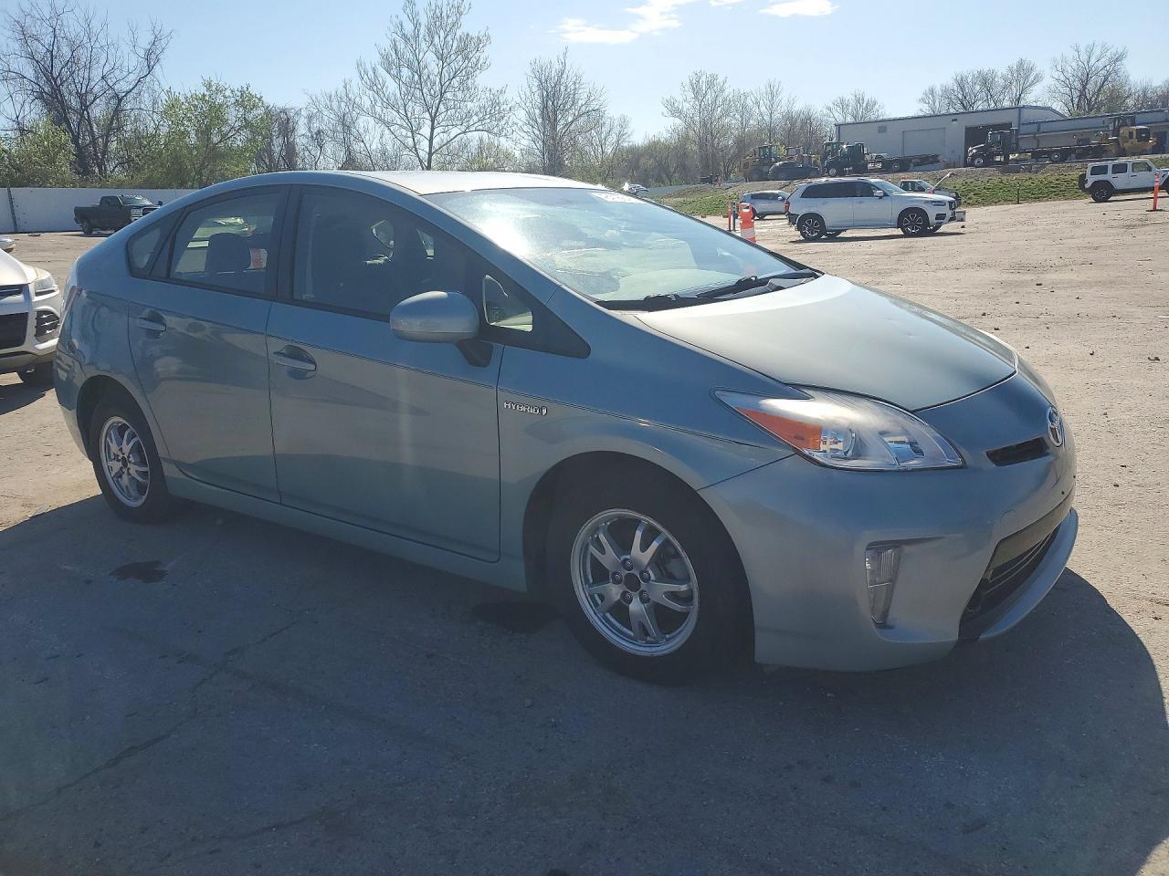 2013 Toyota Prius Two - Фото 4