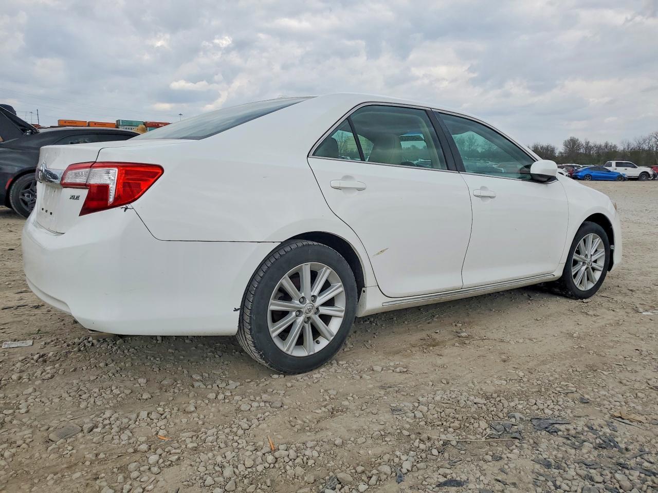 2012 Toyota Camry Xle - Image 3