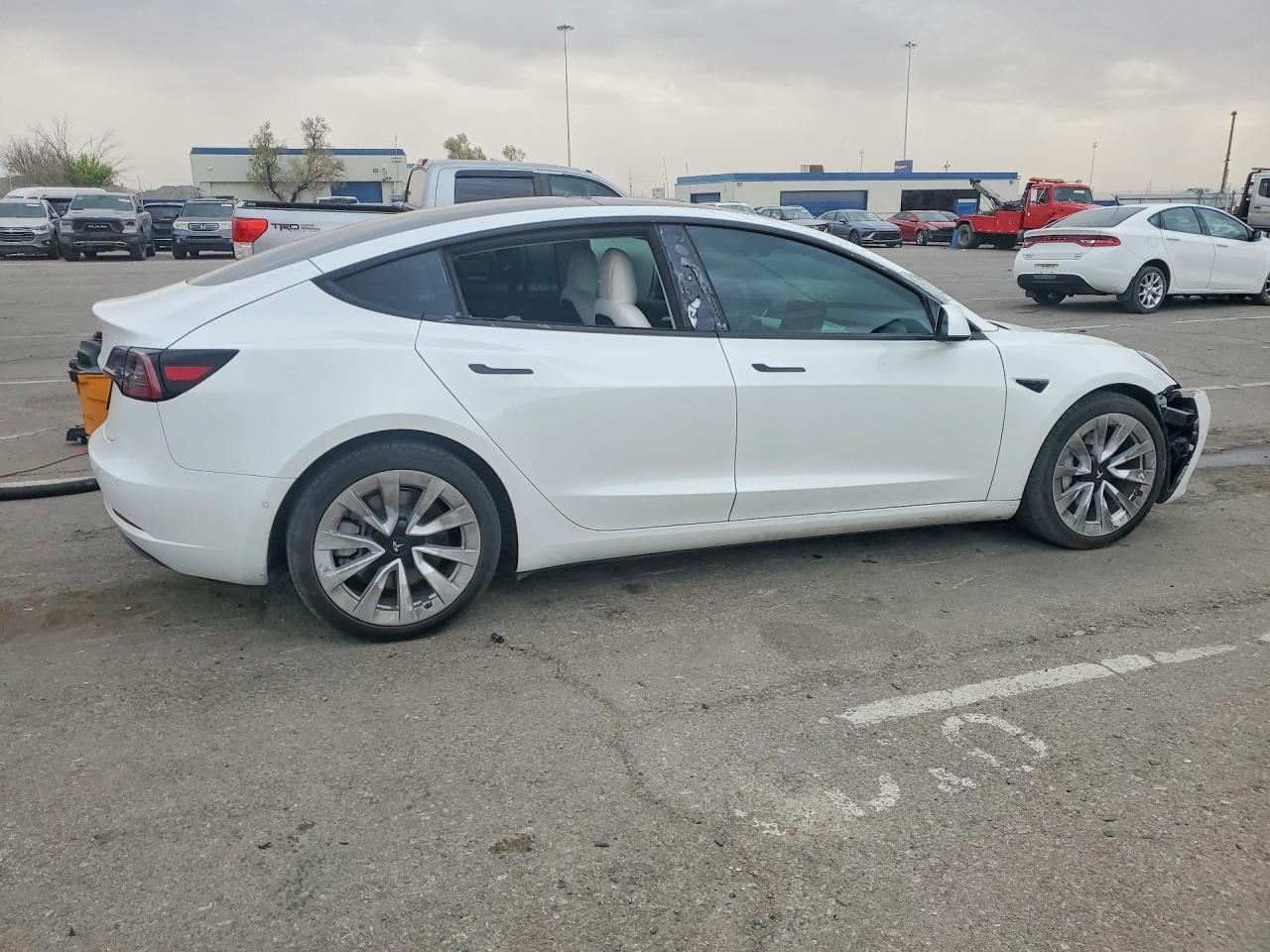 2022 Tesla Model 3 - Image 3