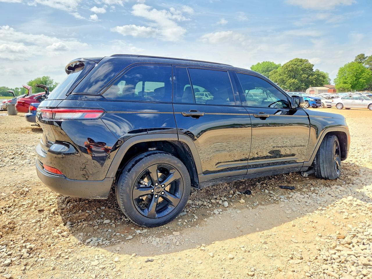 2023 Jeep Grand Cherokee Limited - Image 3