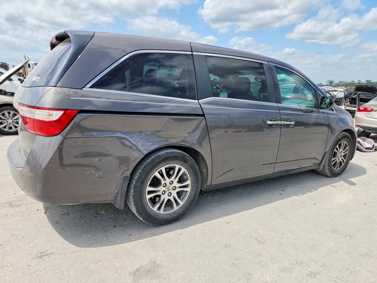 2013 Honda Odyssey Exl - Image 3