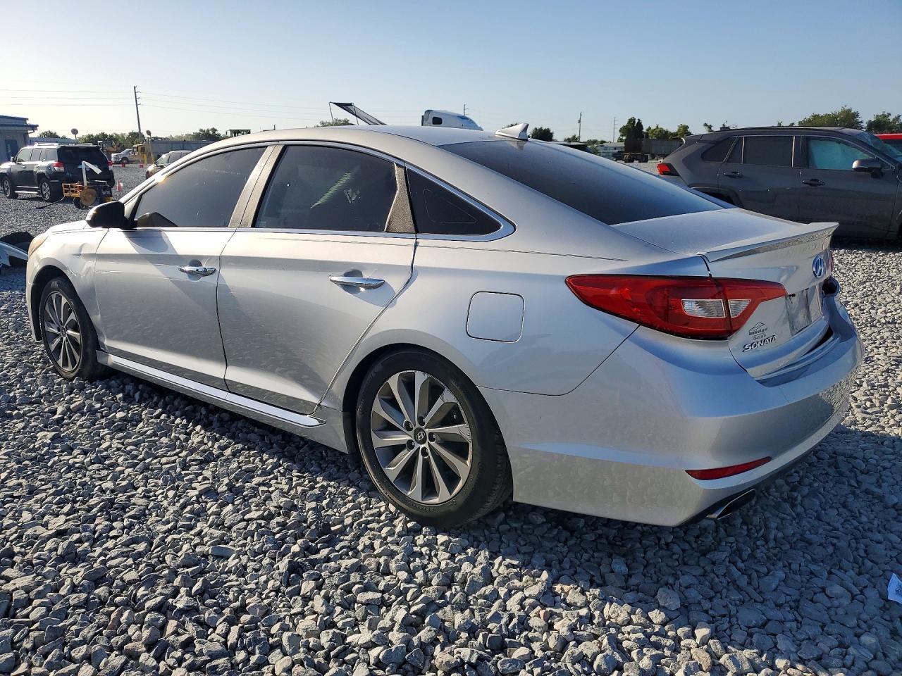2015 Hyundai Sonata Sport - Image 2