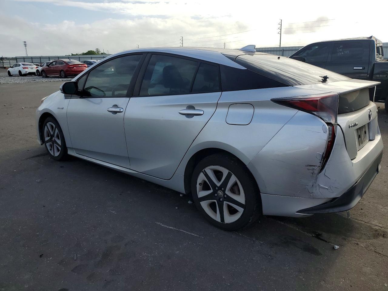 2016 Toyota Prius Three Touring - Image 2