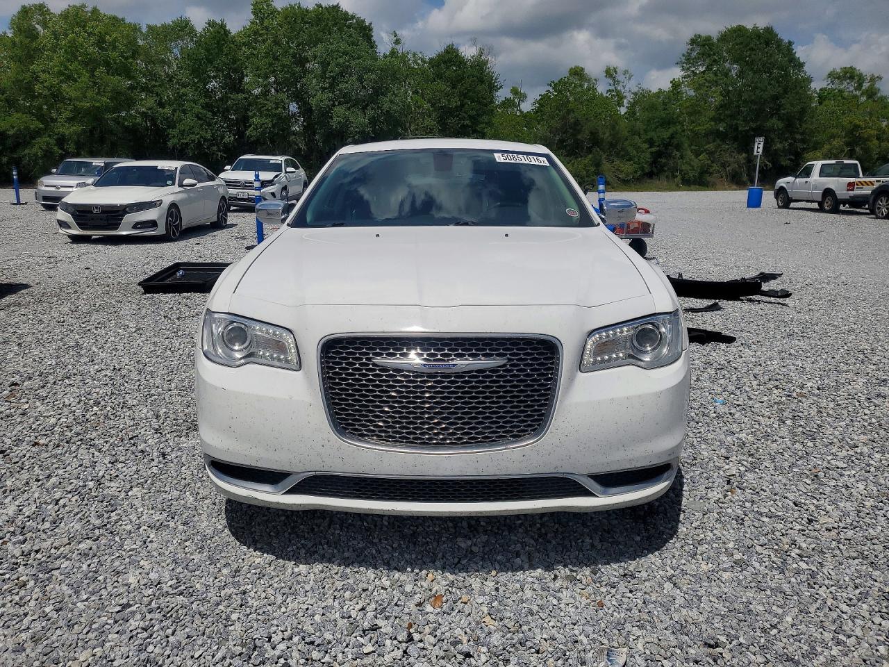 2018 Chrysler 300 Touring - Image 5
