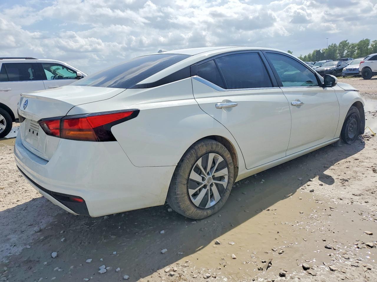 2019 Nissan Altima S - Фото 3