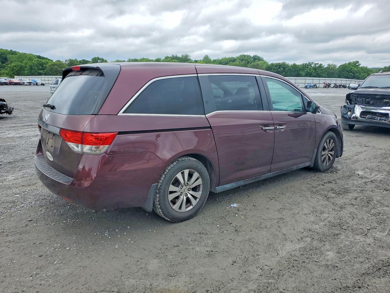 2014 Honda Odyssey Ex - Image 3