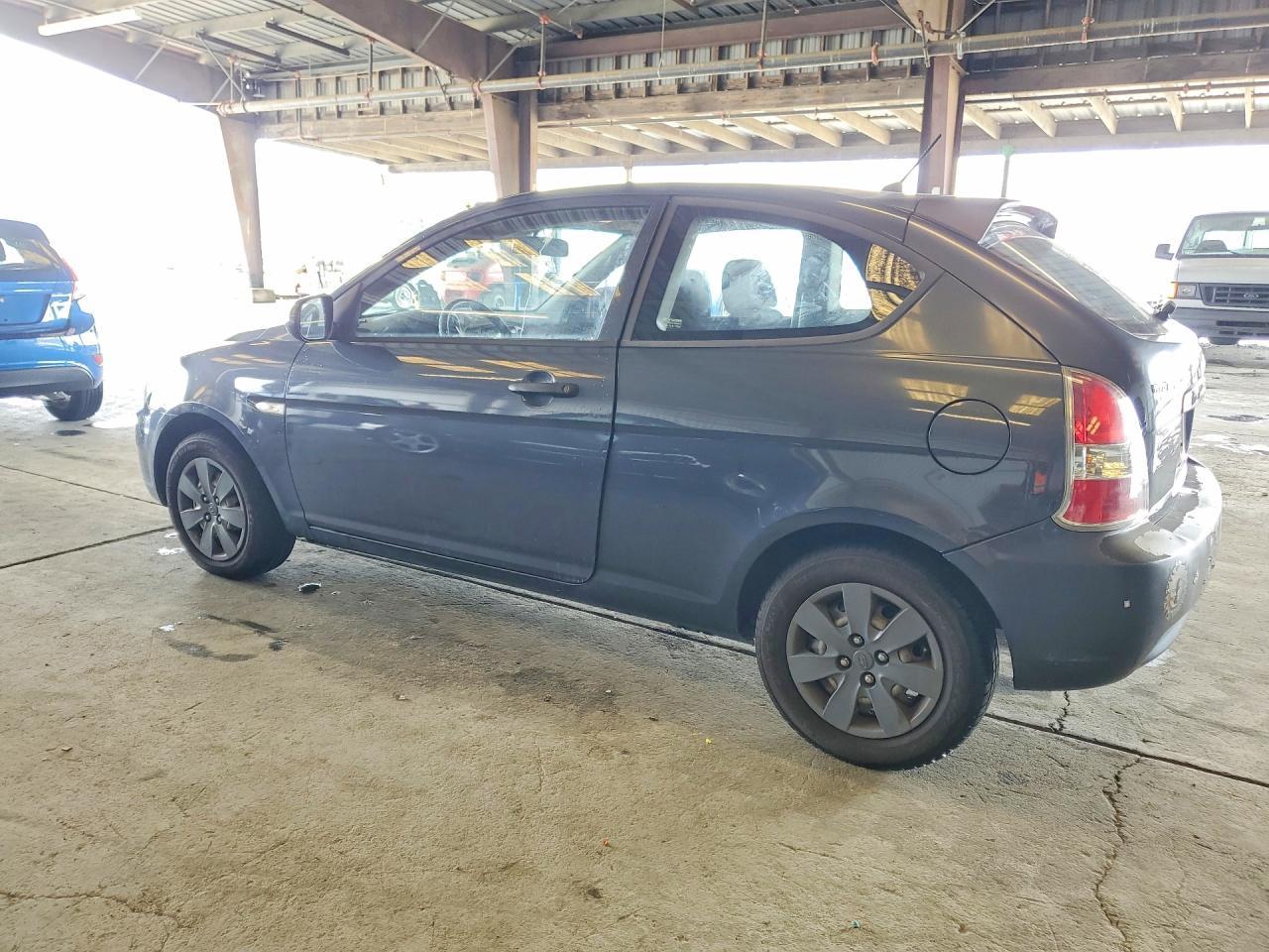 2010 Hyundai Accent Gs - Image 2
