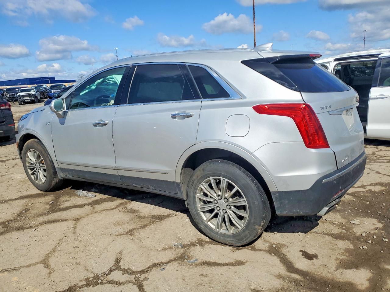 2019 Cadillac Xt5 Luxury - Фото 2
