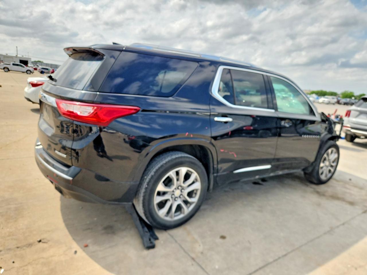 2020 Chevrolet Traverse Premier - Image 3