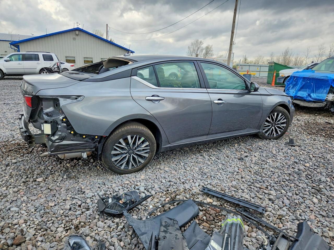 2023 Nissan Altima Sv - Image 3