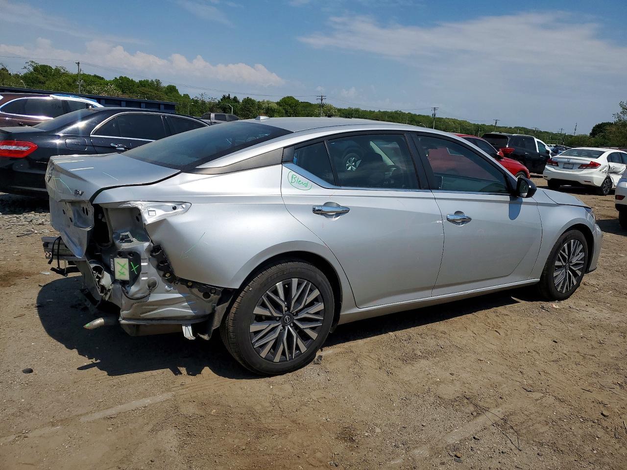 2024 Nissan Altima Sv - Image 3