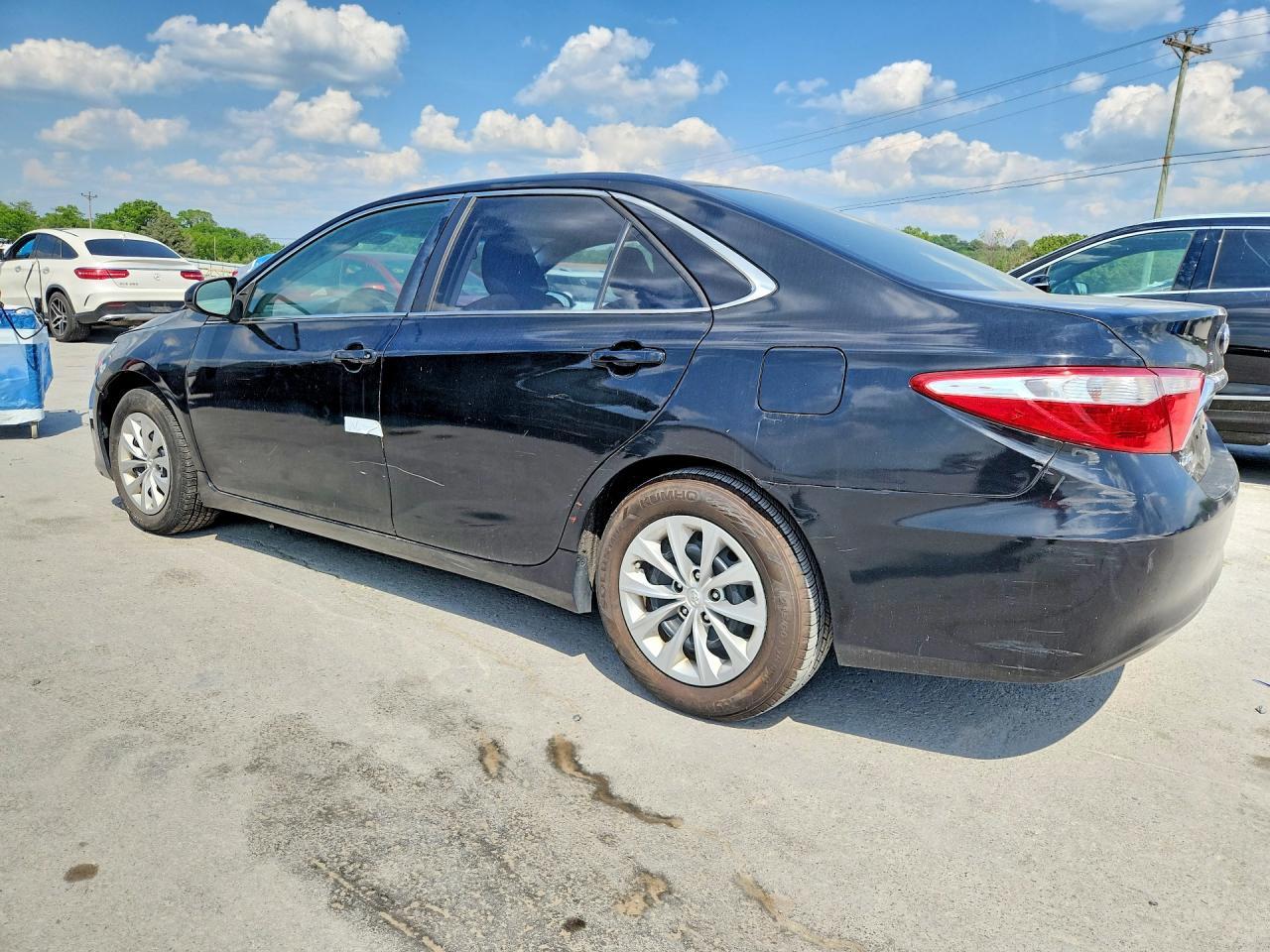 2015 Toyota Camry Le - Фото 2