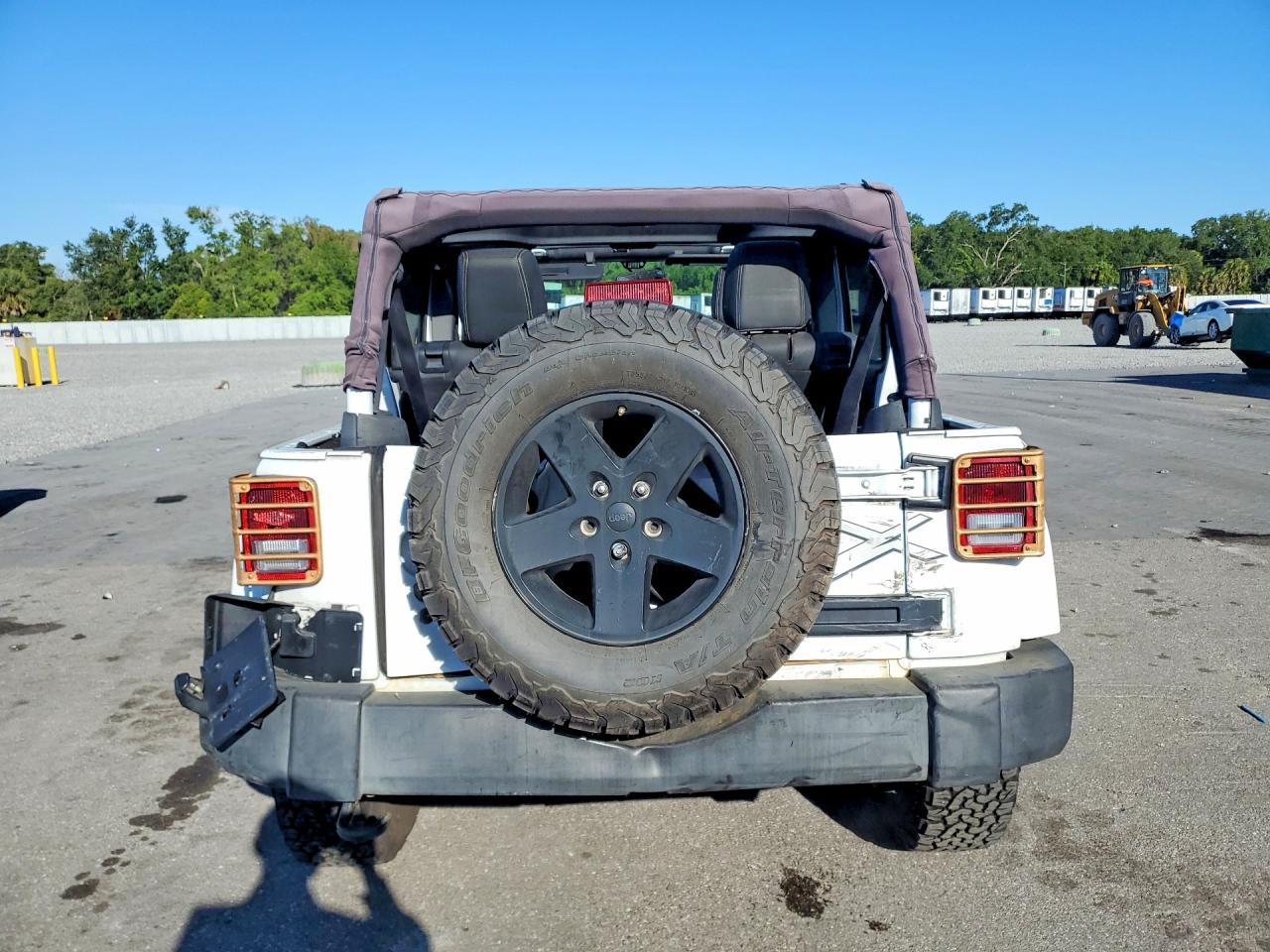 2015 Jeep Wrangler Unlimited Sahara - Фото 6