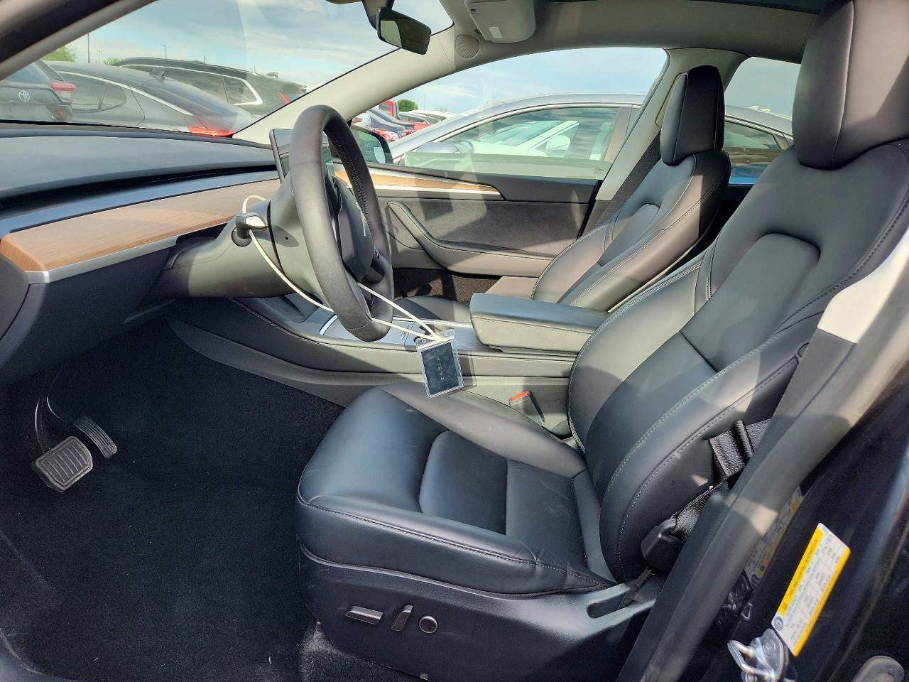 2025 Tesla Model Y - Фото 7