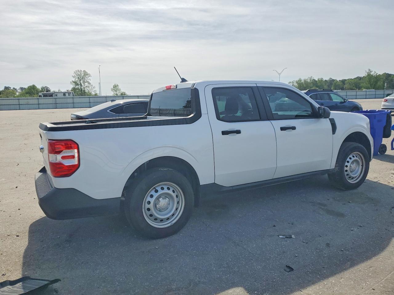 2024 Ford Maverick Xl - Image 3