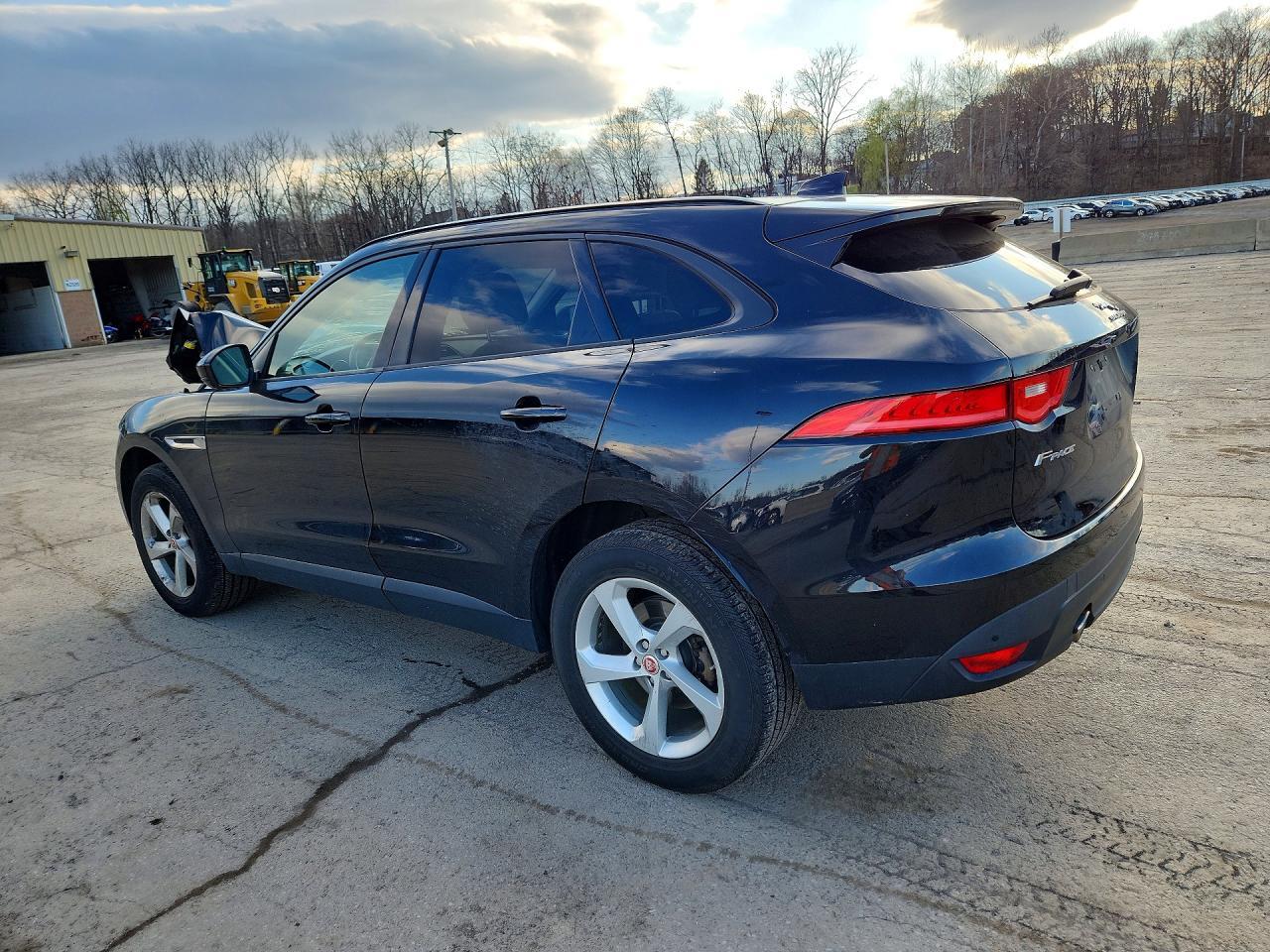 2018 Jaguar F-Pace Premium - Image 2