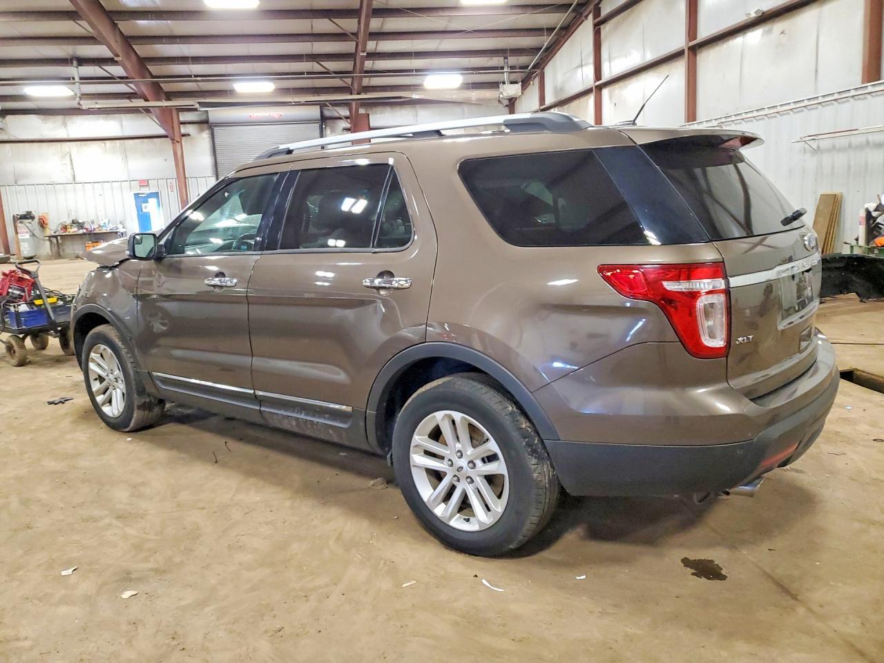 2015 Ford Explorer Xlt - Image 2