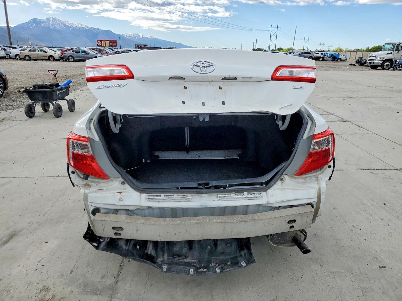 2012 Toyota Camry Le - Фото 6