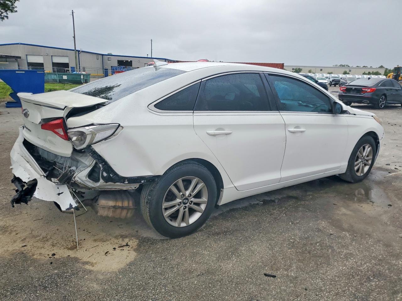 2017 Hyundai Sonata Base - Image 3