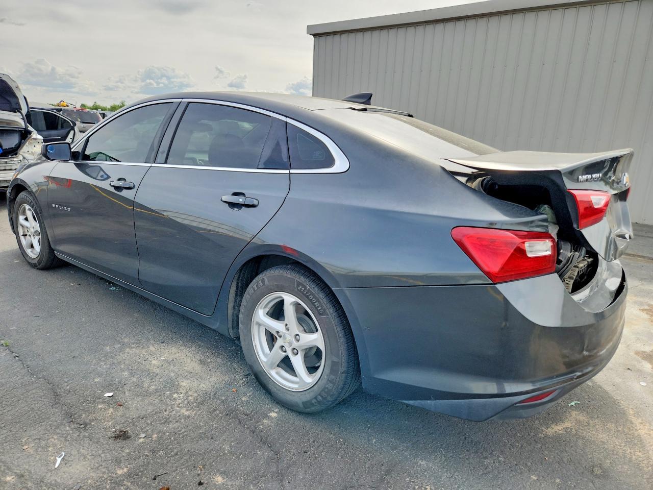2017 Chevrolet Malibu Ls - Фото 2