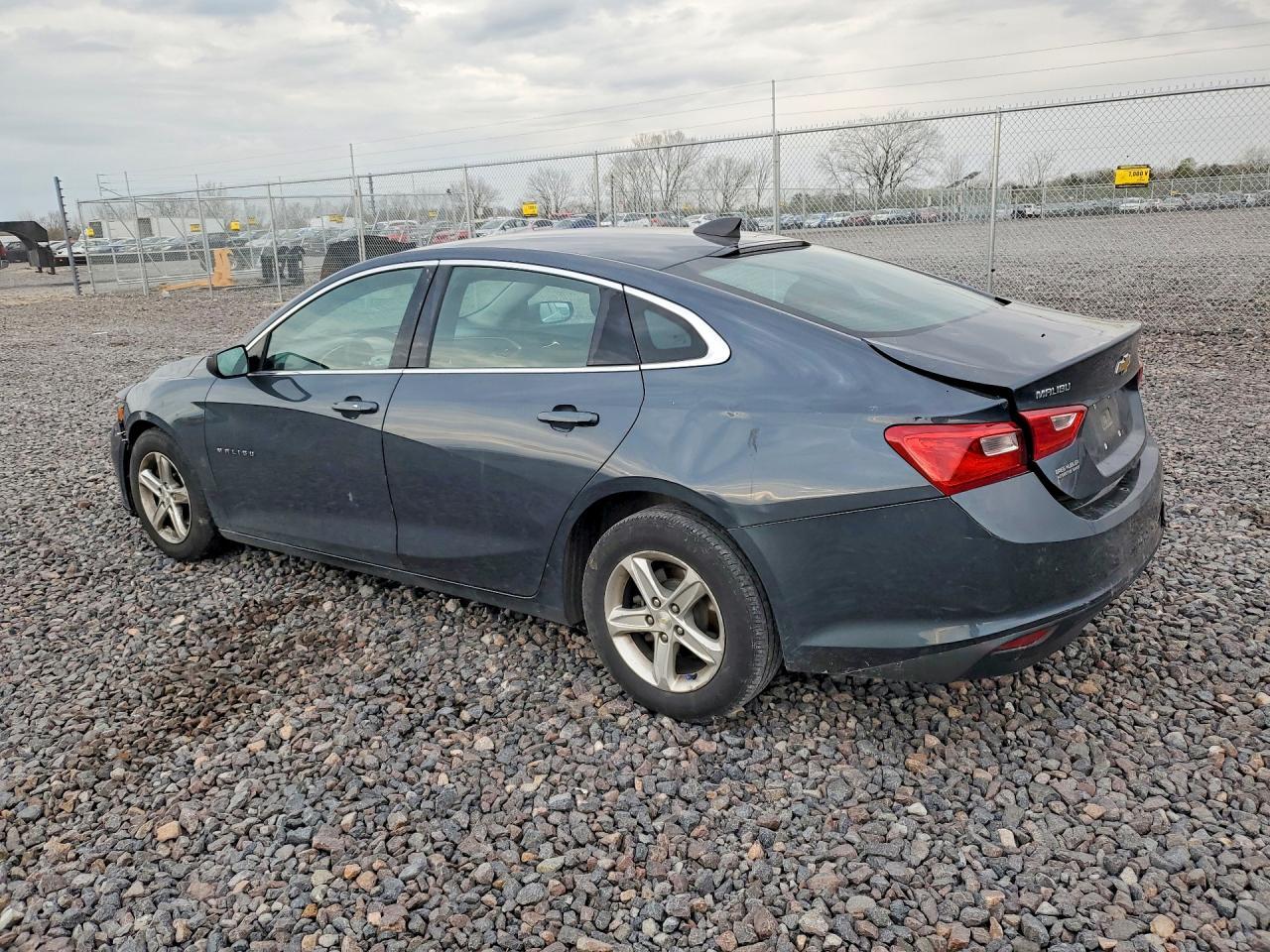 2020 Chevrolet Malibu Ls - Фото 2