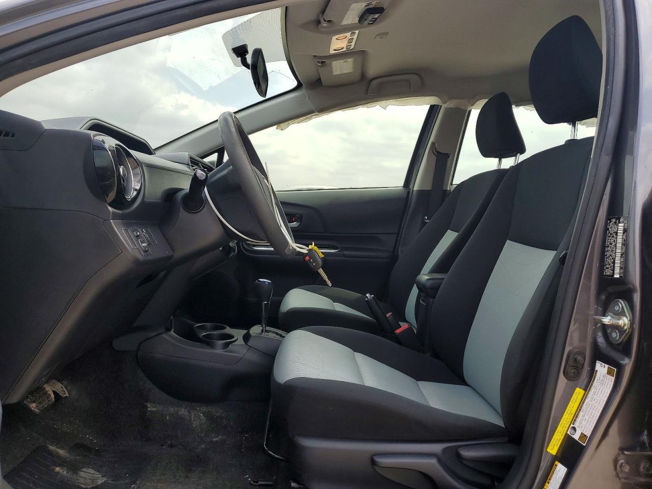2015 Toyota Prius C - Image 7