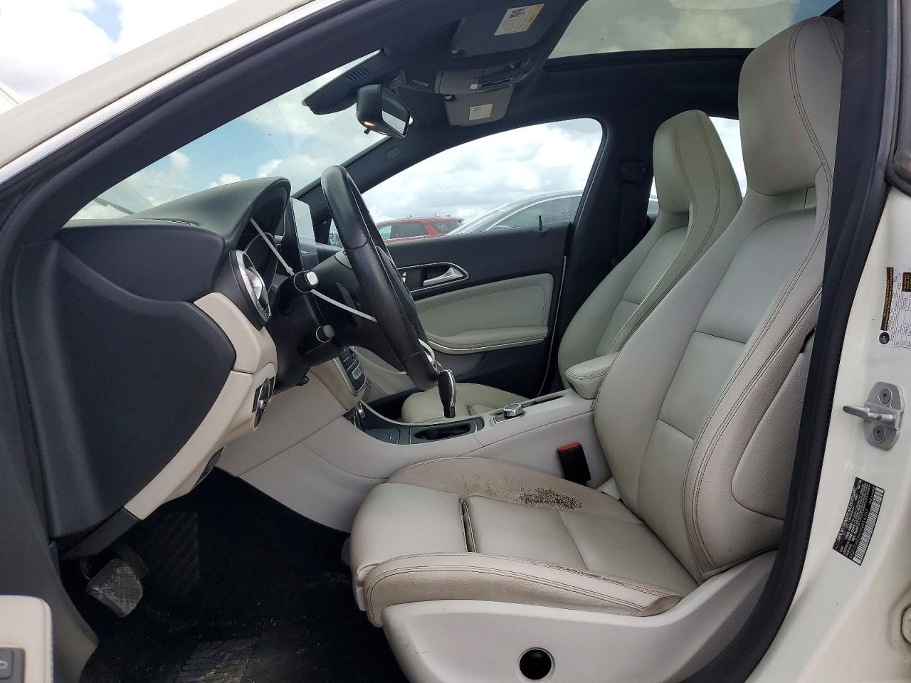 2017 Mercedes Benz C-Class C250 Rwd - Фото 7