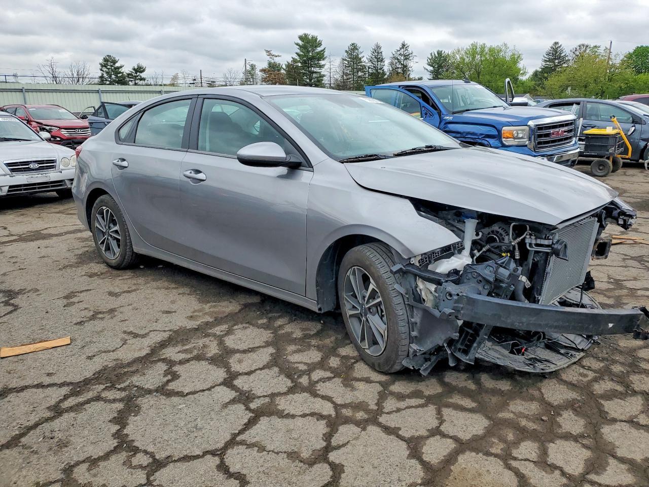 2024 Kia Forte Lxs - Image 4