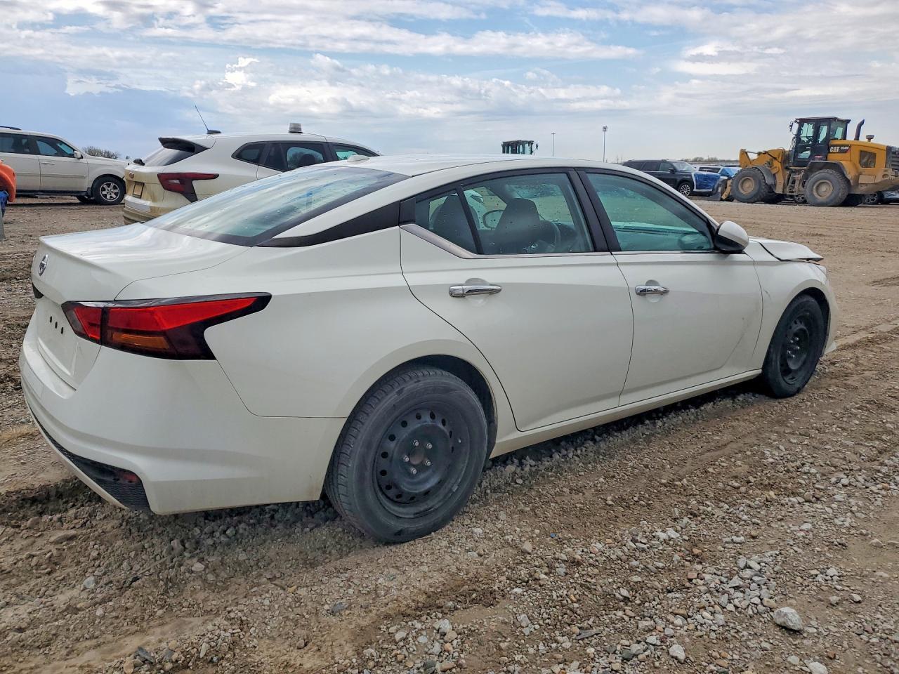2020 Nissan Altima 4D - Фото 3