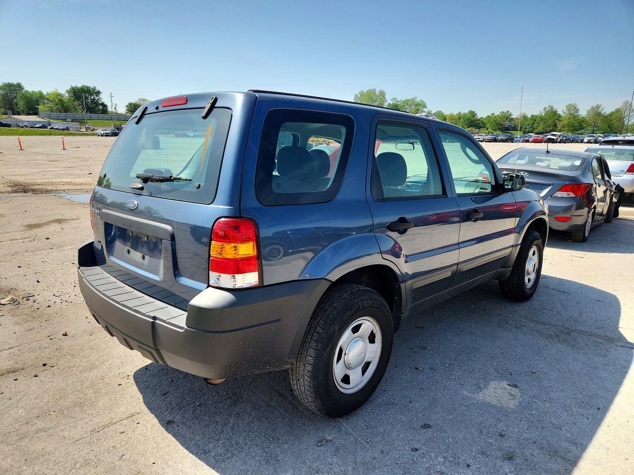 2005 Ford Escape Xls - Фото 3