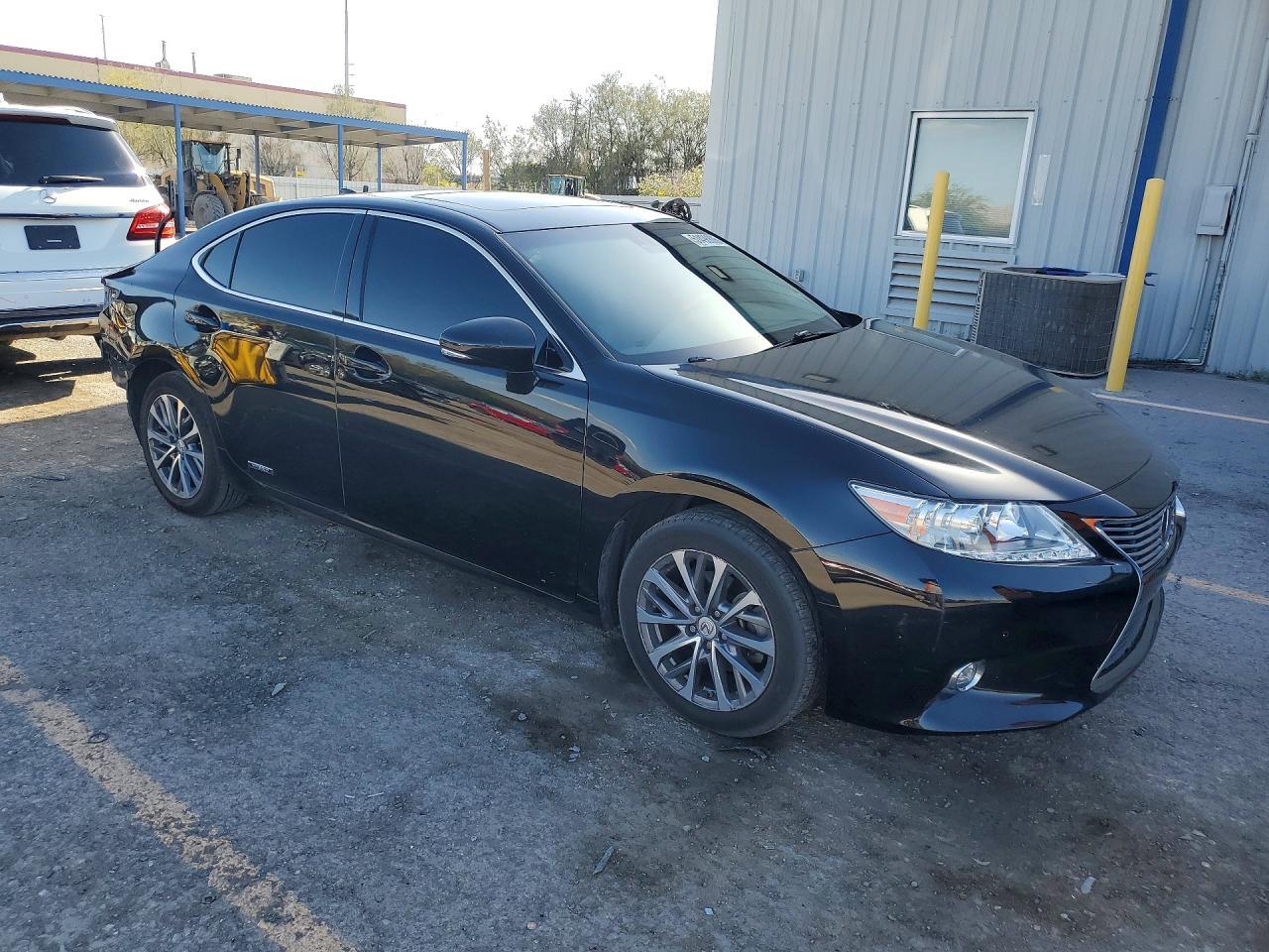 2015 Lexus Es 300H Base - Фото 4