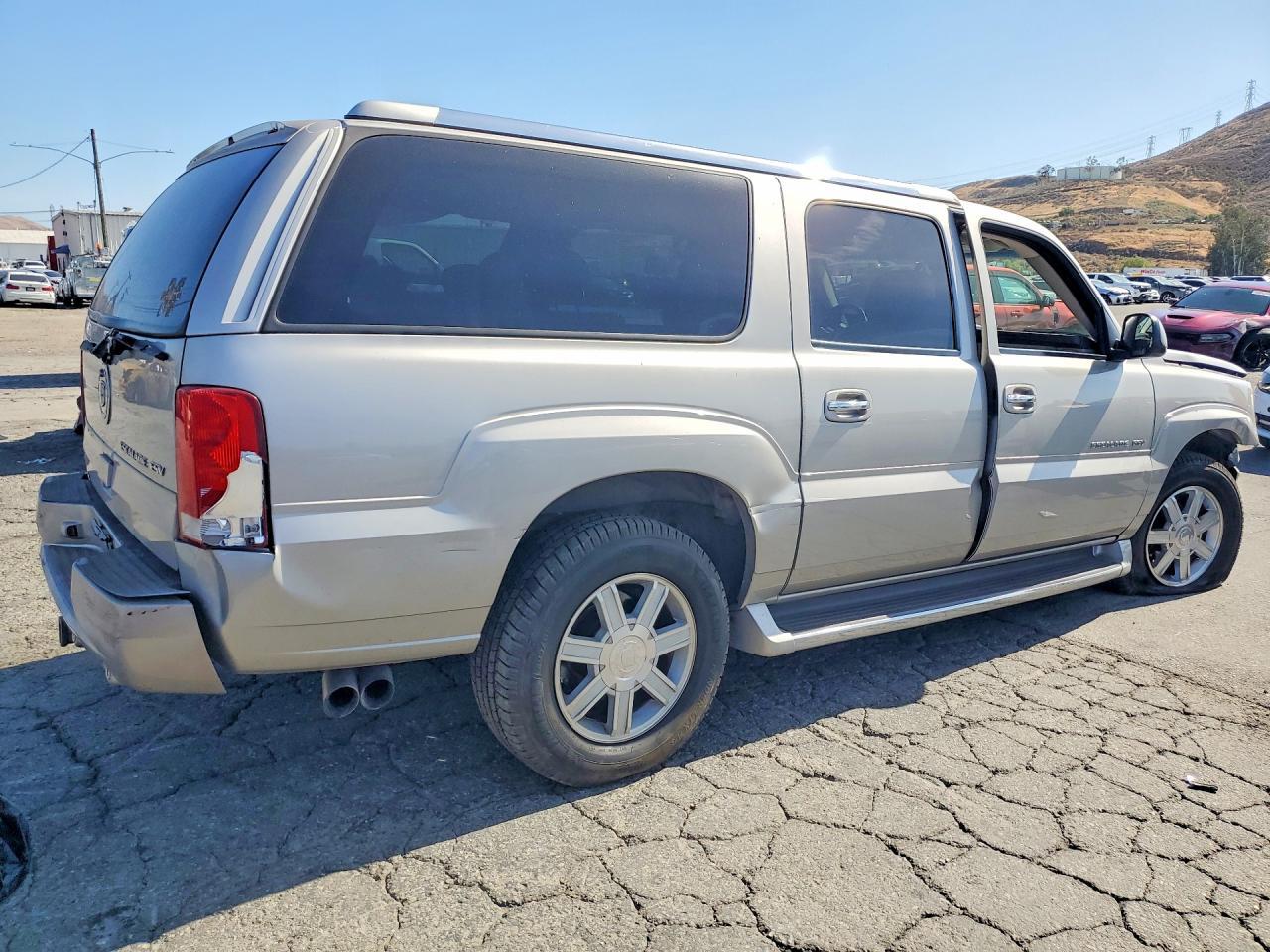 2004 Cadillac Escalade Esv - Image 3