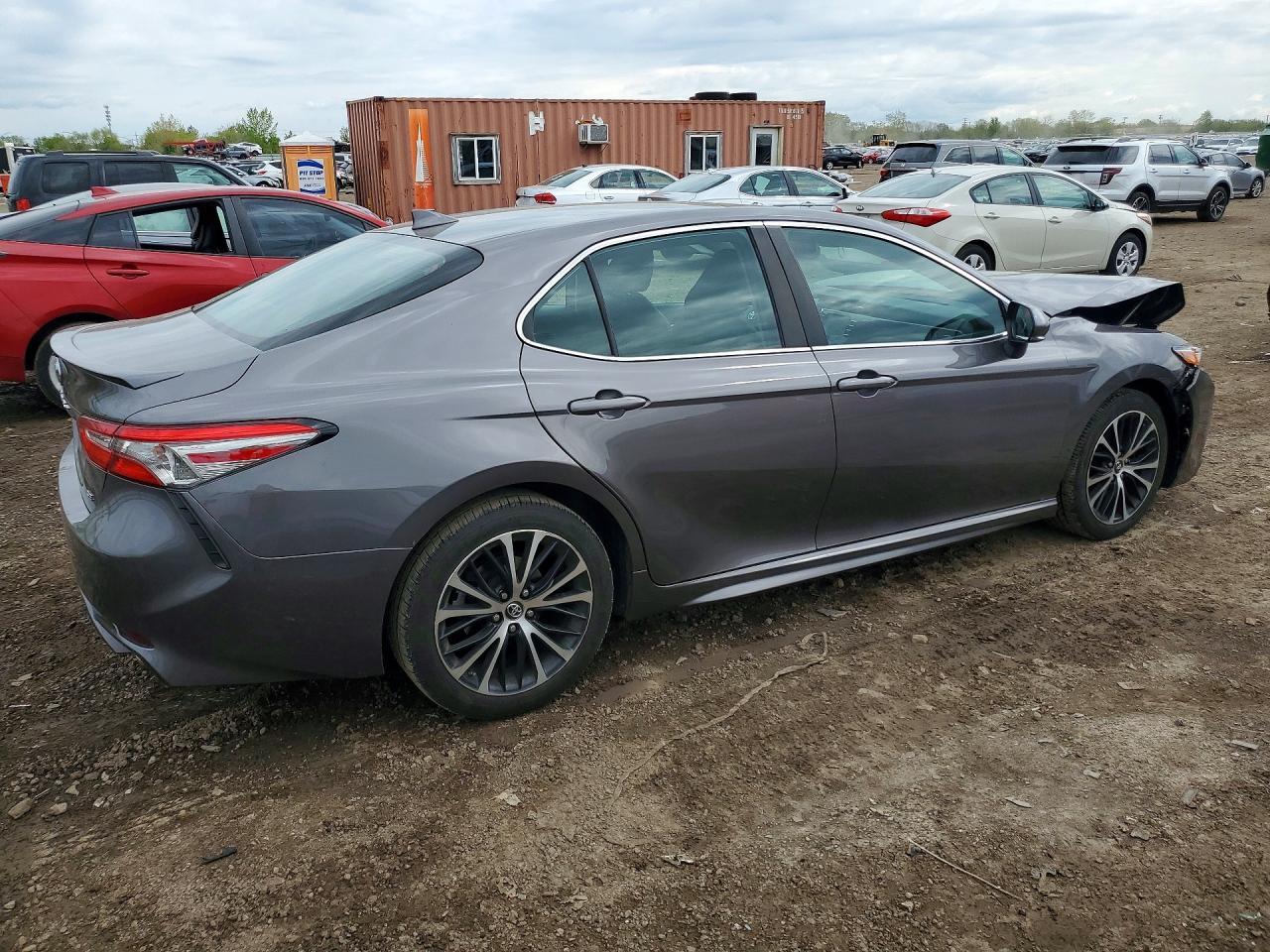 2019 Toyota Camry Se - Фото 3