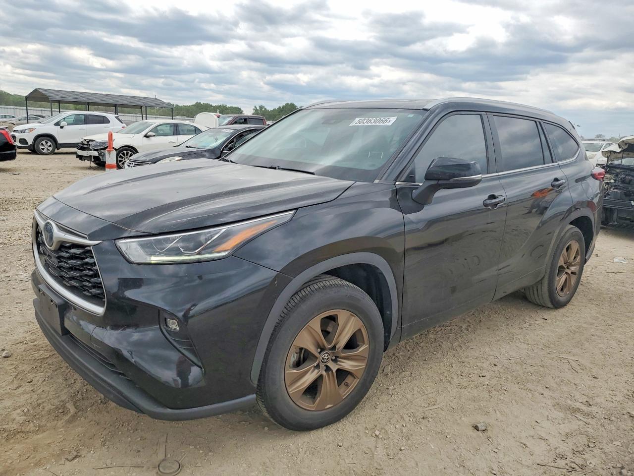 2023 Toyota Highlander Hybrid Bronze Edition