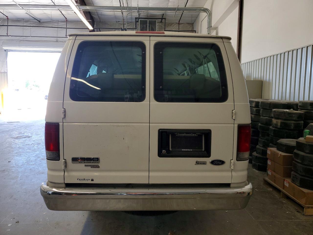 2010 Ford Econoline E350 Super Duty Wagon - Фото 6