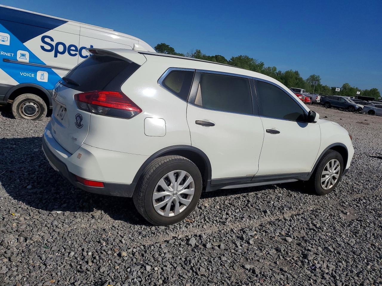 2017 Nissan Rogue S - Image 3